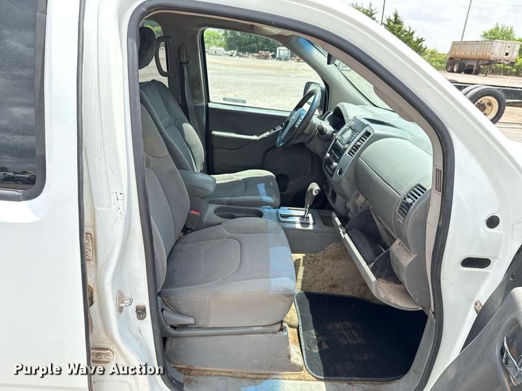 image for item EJ4675 2017 Nissan Frontier Crew Cab pickup truck