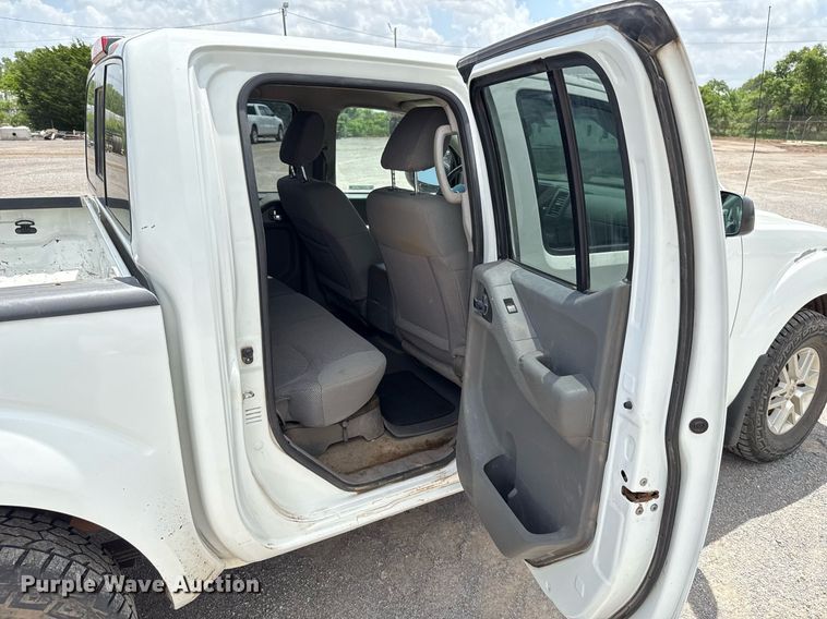 image for item EJ4675 2017 Nissan Frontier Crew Cab pickup truck