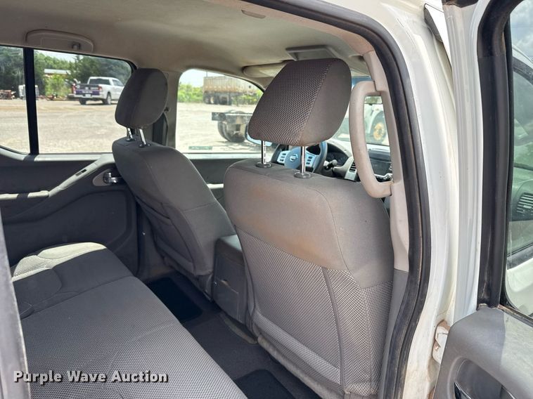 image for item EJ4675 2017 Nissan Frontier Crew Cab pickup truck