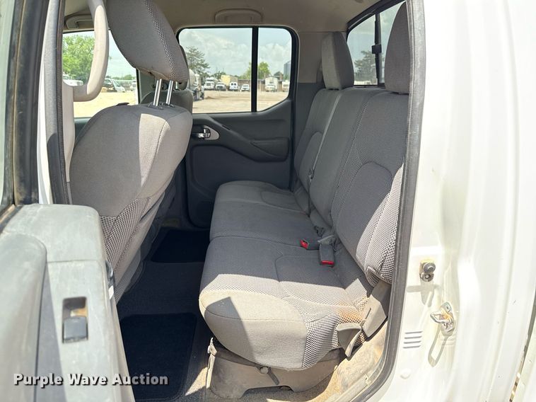 image for item EJ4675 2017 Nissan Frontier Crew Cab pickup truck