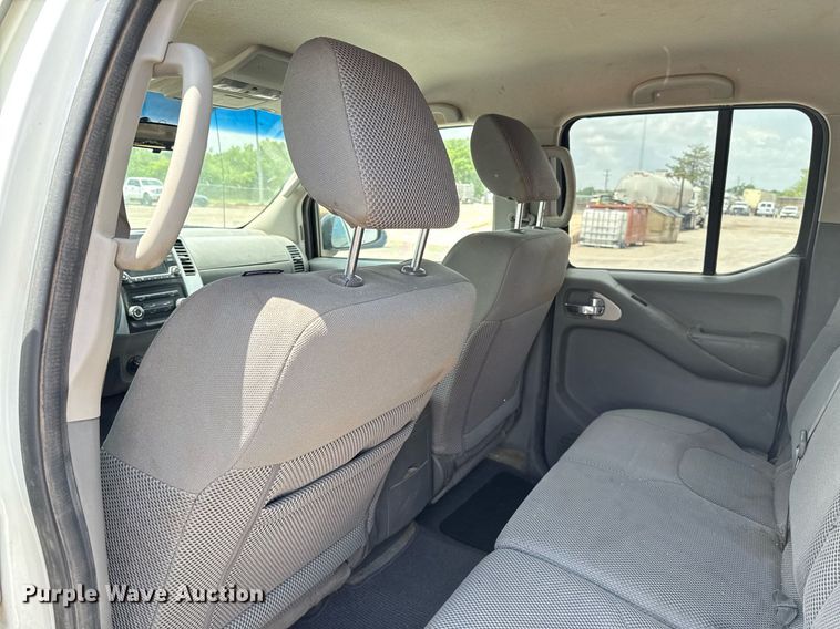 image for item EJ4675 2017 Nissan Frontier Crew Cab pickup truck