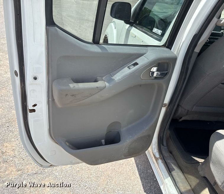 image for item EJ4675 2017 Nissan Frontier Crew Cab pickup truck