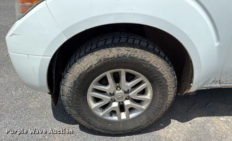 image for item EJ4675 2017 Nissan Frontier Crew Cab pickup truck