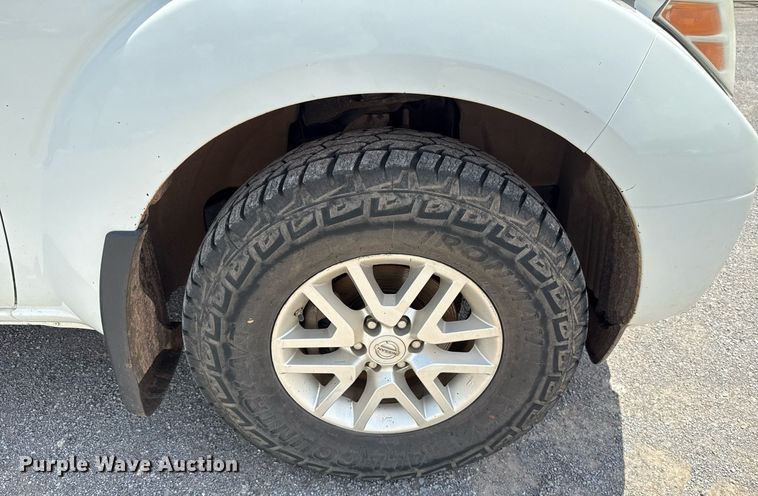 image for item EJ4675 2017 Nissan Frontier Crew Cab pickup truck