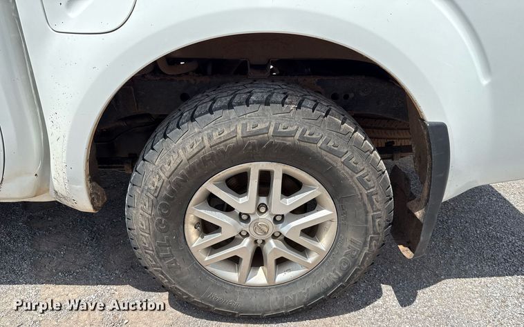 image for item EJ4675 2017 Nissan Frontier Crew Cab pickup truck