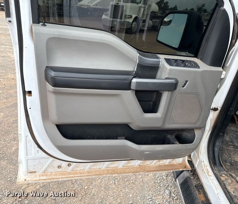 image for item EJ4678 2017 Ford F150 SuperCrew pickup truck