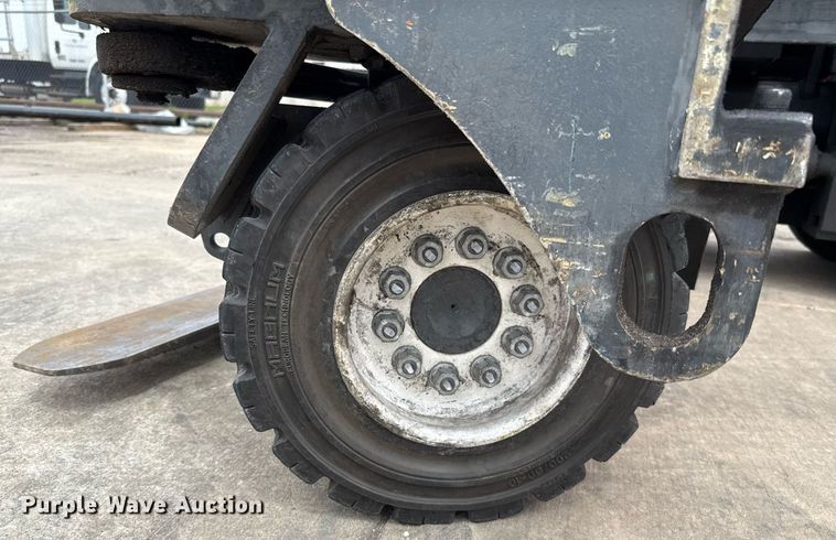 image for item EJ4681 2016 CombiLift C8000 forklift