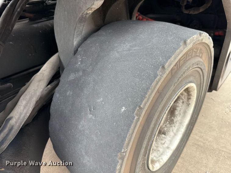 image for item EJ4681 2016 CombiLift C8000 forklift