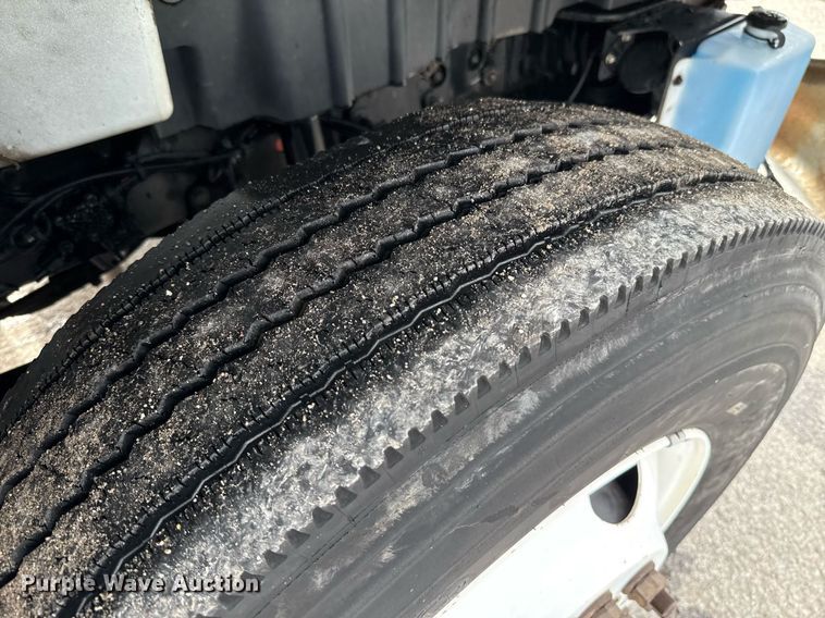 image for item EJ4683 2018 International 4300 SBA refrigerated truck