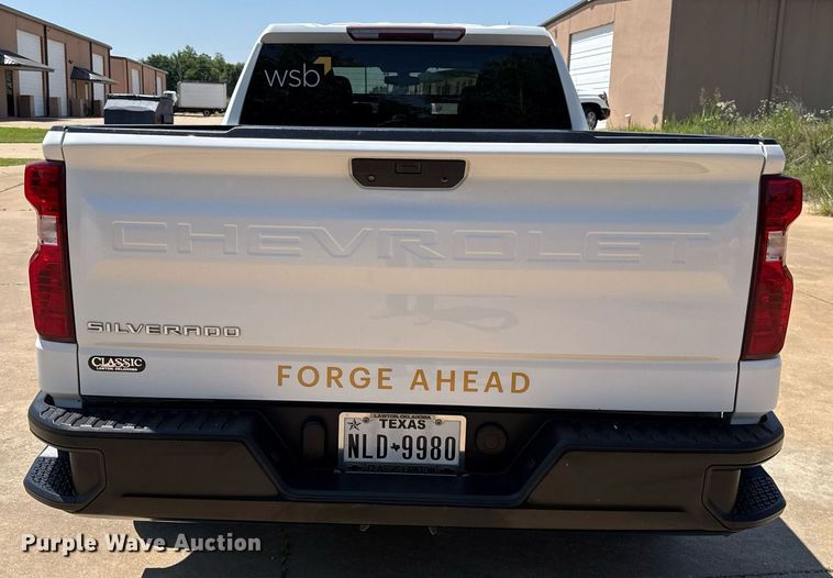 image for item EJ4687 2019 Chevrolet Silverado 1500 Double Cab pickup truck