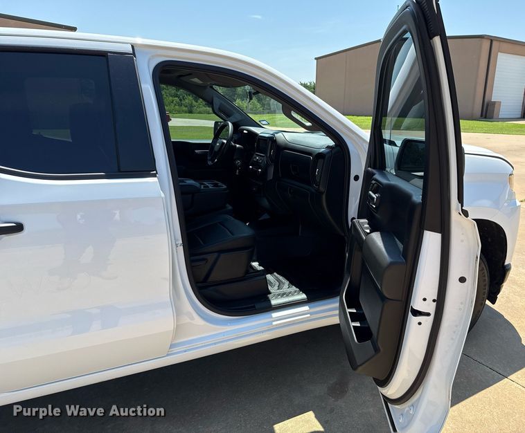 image for item EJ4687 2019 Chevrolet Silverado 1500 Double Cab pickup truck