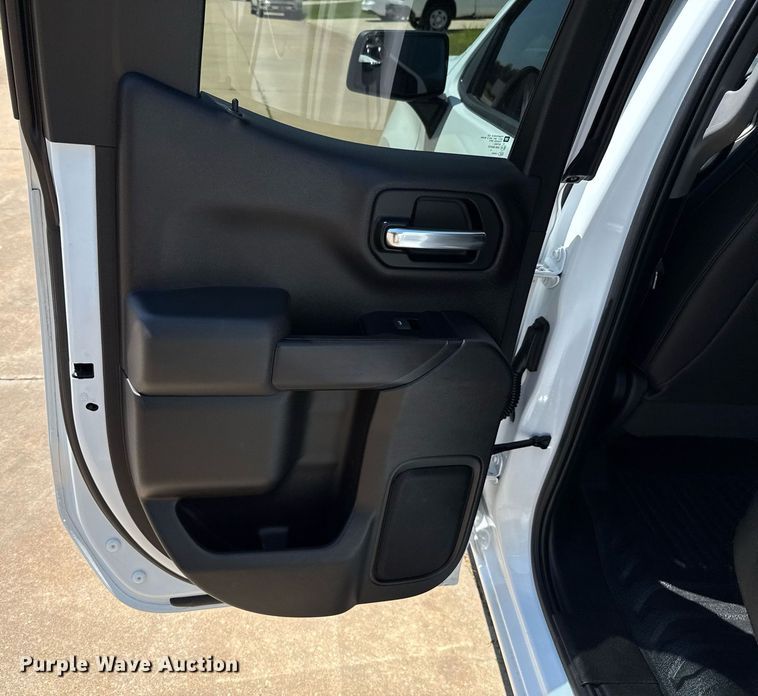 image for item EJ4687 2019 Chevrolet Silverado 1500 Double Cab pickup truck