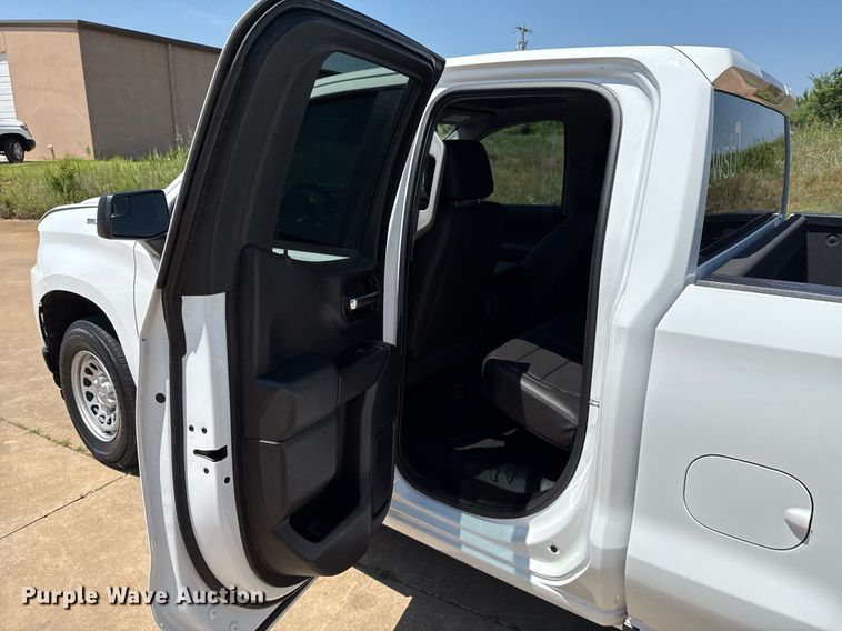 image for item EJ4687 2019 Chevrolet Silverado 1500 Double Cab pickup truck