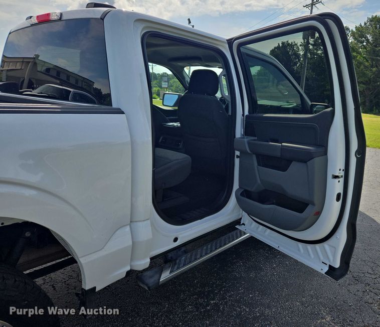 image for item EJ7568 2022 Ford F150 XLT SuperCrew pickup truck