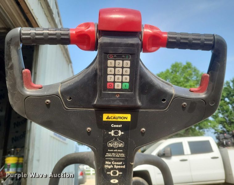 image for item EJ7575 Raymond 840-FRE60L pallet jack