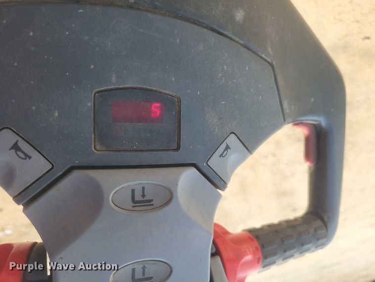 image for item EJ7575 Raymond 840-FRE60L pallet jack