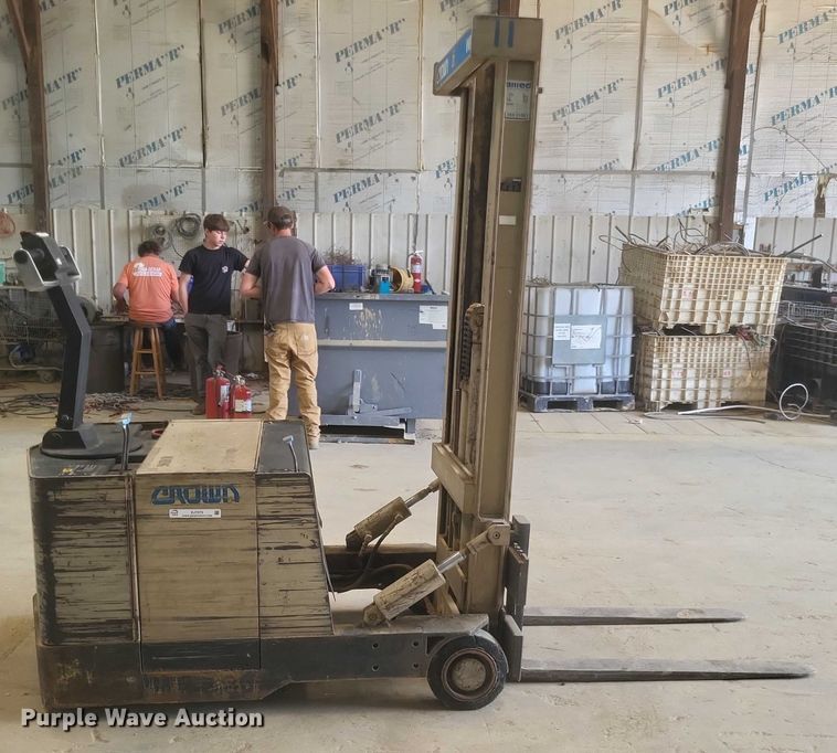 image for item EJ7579 Crown 25WBTF pallet stacker