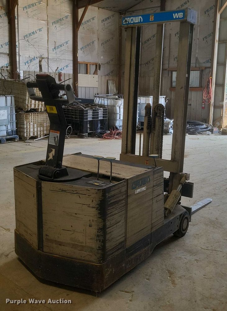 image for item EJ7579 Crown 25WBTF pallet stacker