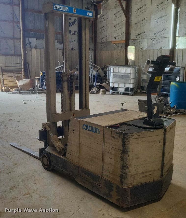 image for item EJ7579 Crown 25WBTF pallet stacker