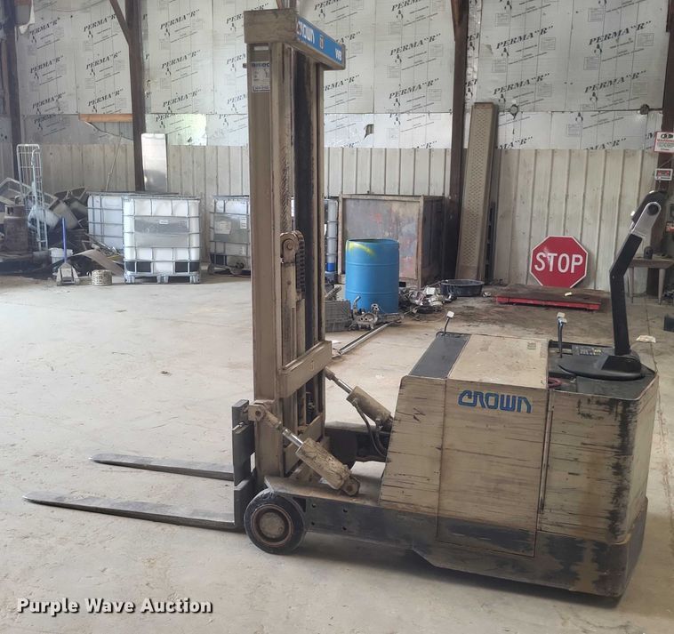 image for item EJ7579 Crown 25WBTF pallet stacker