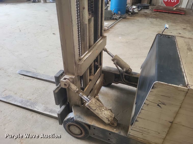 image for item EJ7579 Crown 25WBTF pallet stacker