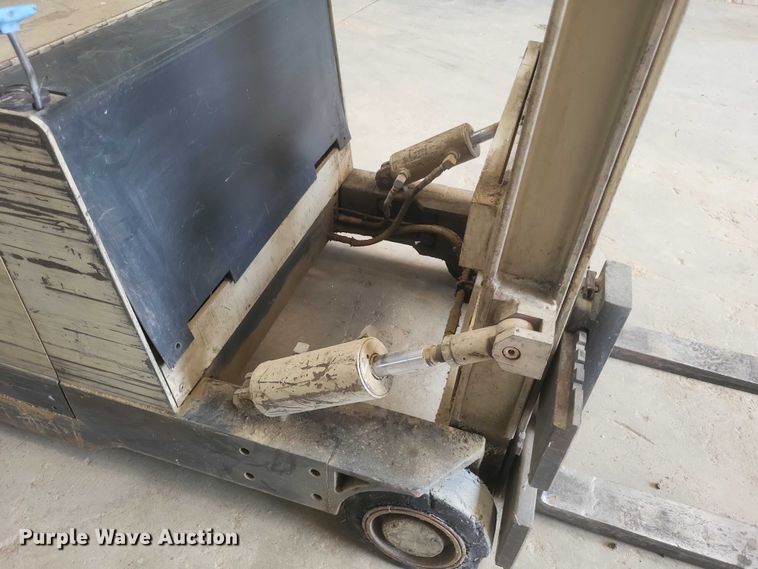 image for item EJ7579 Crown 25WBTF pallet stacker