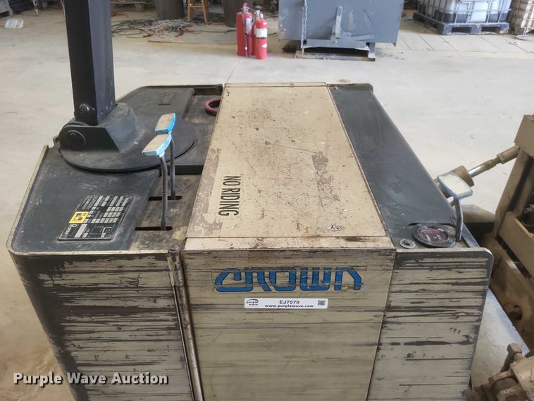 image for item EJ7579 Crown 25WBTF pallet stacker