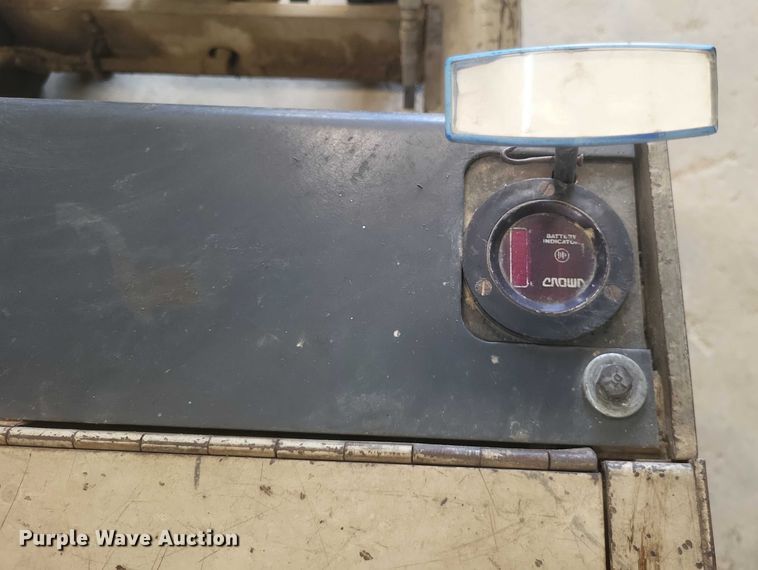 image for item EJ7579 Crown 25WBTF pallet stacker