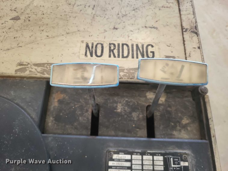 image for item EJ7579 Crown 25WBTF pallet stacker