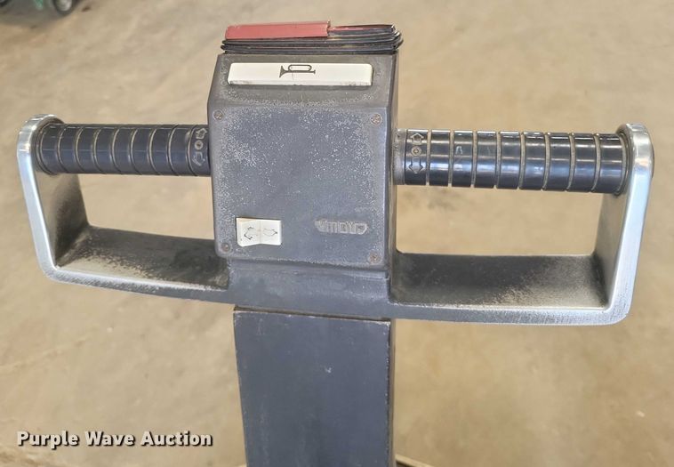 image for item EJ7579 Crown 25WBTF pallet stacker