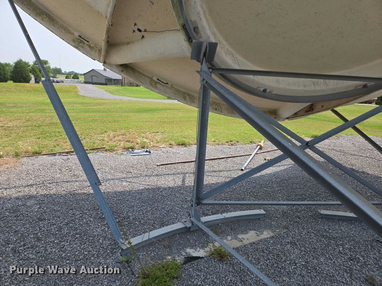 image for item EJ7582 Satellite dish