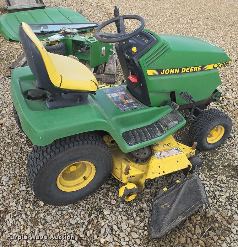 image for item EK5298 1993 John Deere LX188 lawn mower