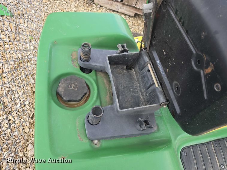 image for item EK5298 1993 John Deere LX188 lawn mower