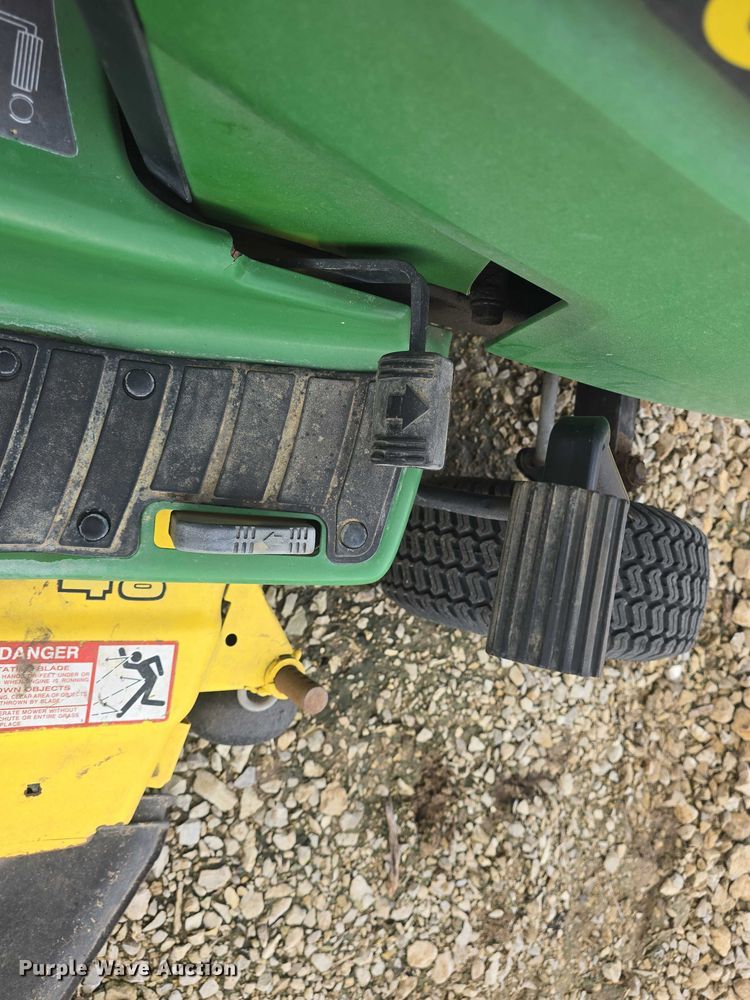 image for item EK5298 1993 John Deere LX188 lawn mower