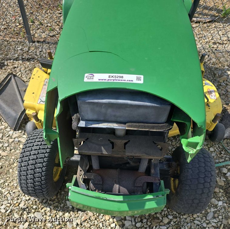 image for item EK5298 1993 John Deere LX188 lawn mower