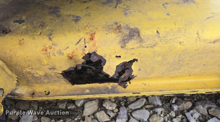 image for item EK5298 1993 John Deere LX188 lawn mower