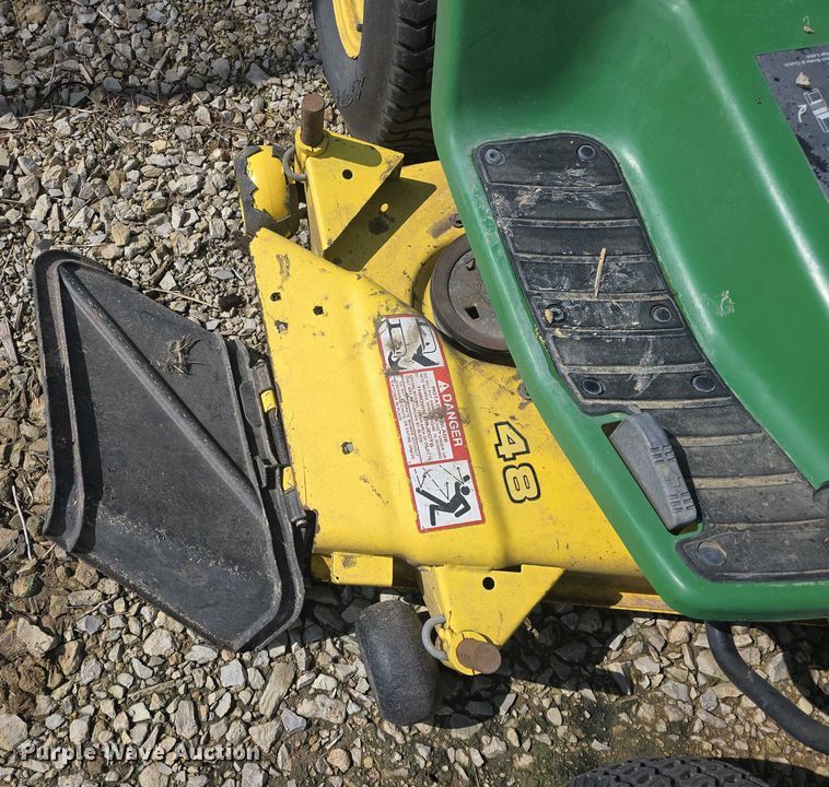 image for item EK5298 1993 John Deere LX188 lawn mower