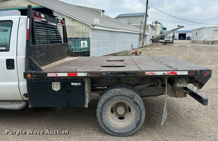 image for item EK8077 2003 Ford F350 Super Duty XL flatbed pickup truck