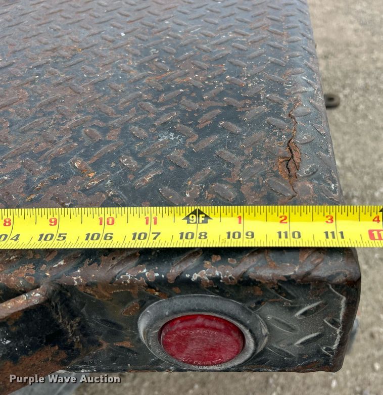 image for item EK8077 2003 Ford F350 Super Duty XL flatbed pickup truck