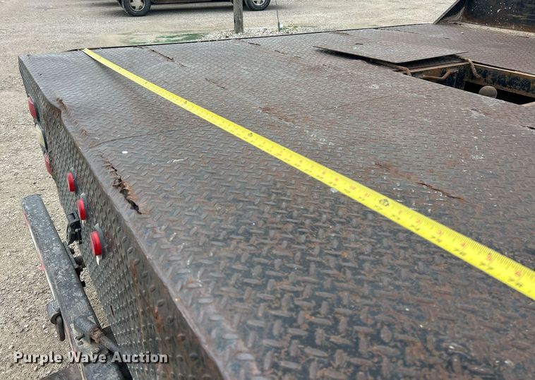 image for item EK8077 2003 Ford F350 Super Duty XL flatbed pickup truck