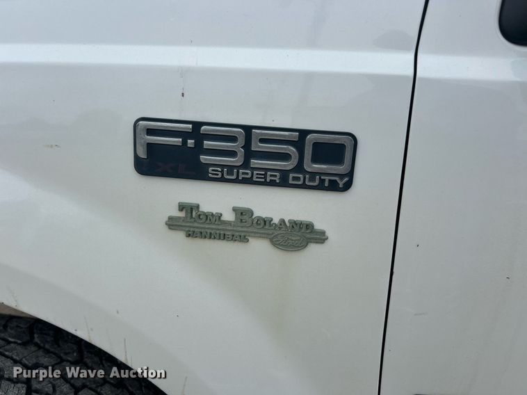 image for item EK8077 2003 Ford F350 Super Duty XL flatbed pickup truck