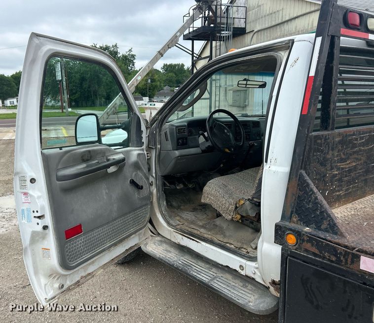 image for item EK8077 2003 Ford F350 Super Duty XL flatbed pickup truck