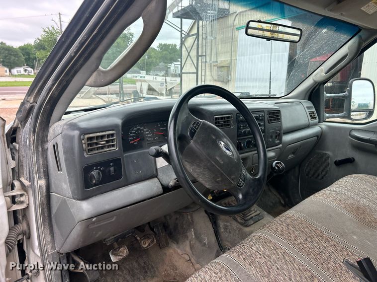 image for item EK8077 2003 Ford F350 Super Duty XL flatbed pickup truck