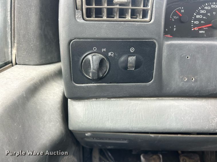 image for item EK8077 2003 Ford F350 Super Duty XL flatbed pickup truck