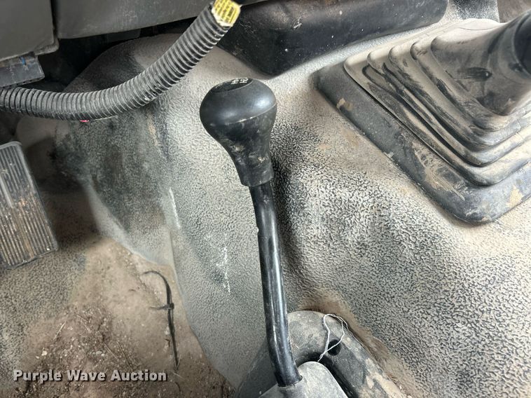 image for item EK8077 2003 Ford F350 Super Duty XL flatbed pickup truck