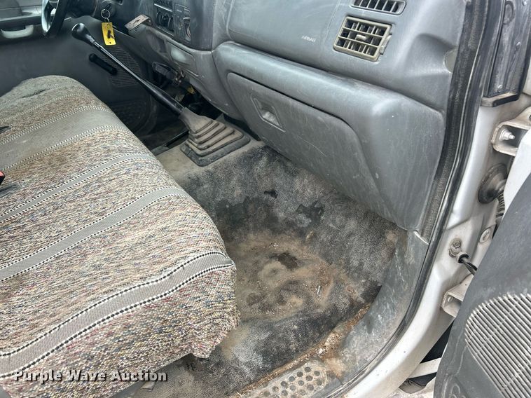 image for item EK8077 2003 Ford F350 Super Duty XL flatbed pickup truck