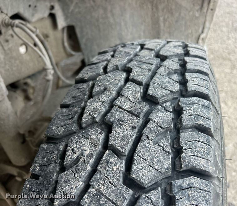 image for item EK8077 2003 Ford F350 Super Duty XL flatbed pickup truck