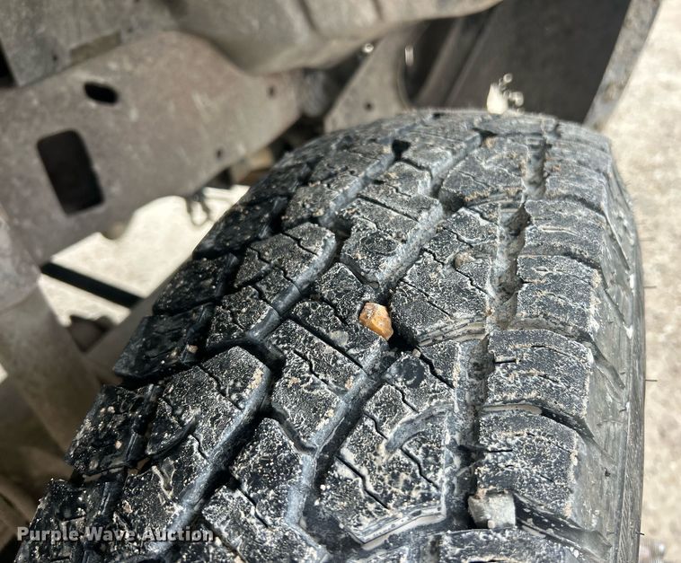 image for item EK8077 2003 Ford F350 Super Duty XL flatbed pickup truck