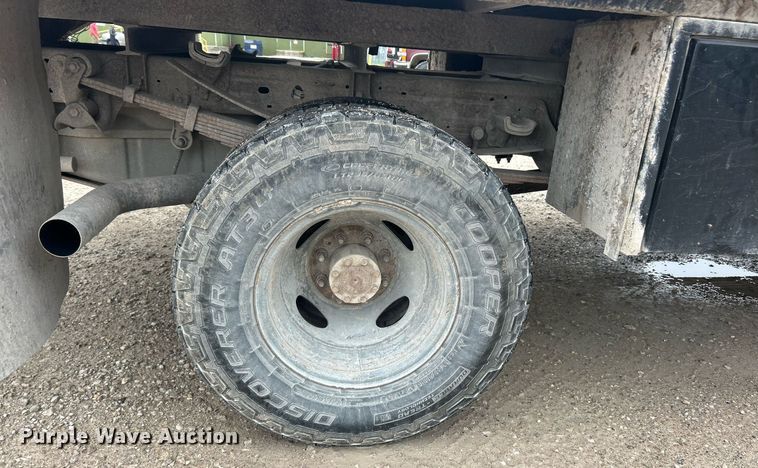 image for item EK8077 2003 Ford F350 Super Duty XL flatbed pickup truck