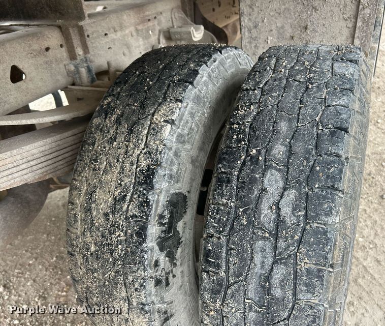 image for item EK8077 2003 Ford F350 Super Duty XL flatbed pickup truck